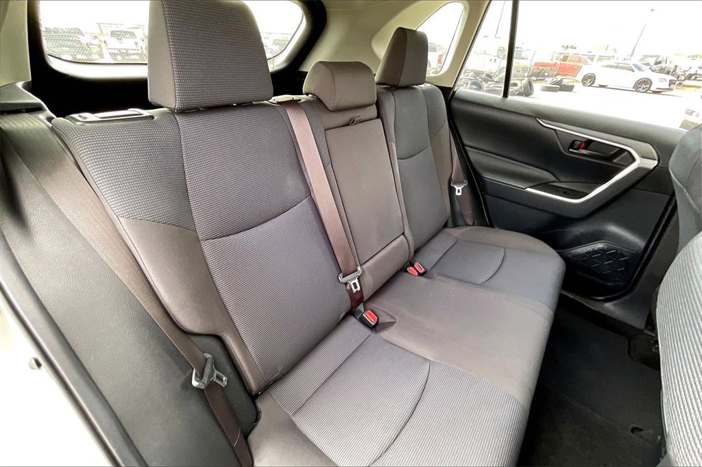 Used 2019 Toyota RAV4 LE image 22