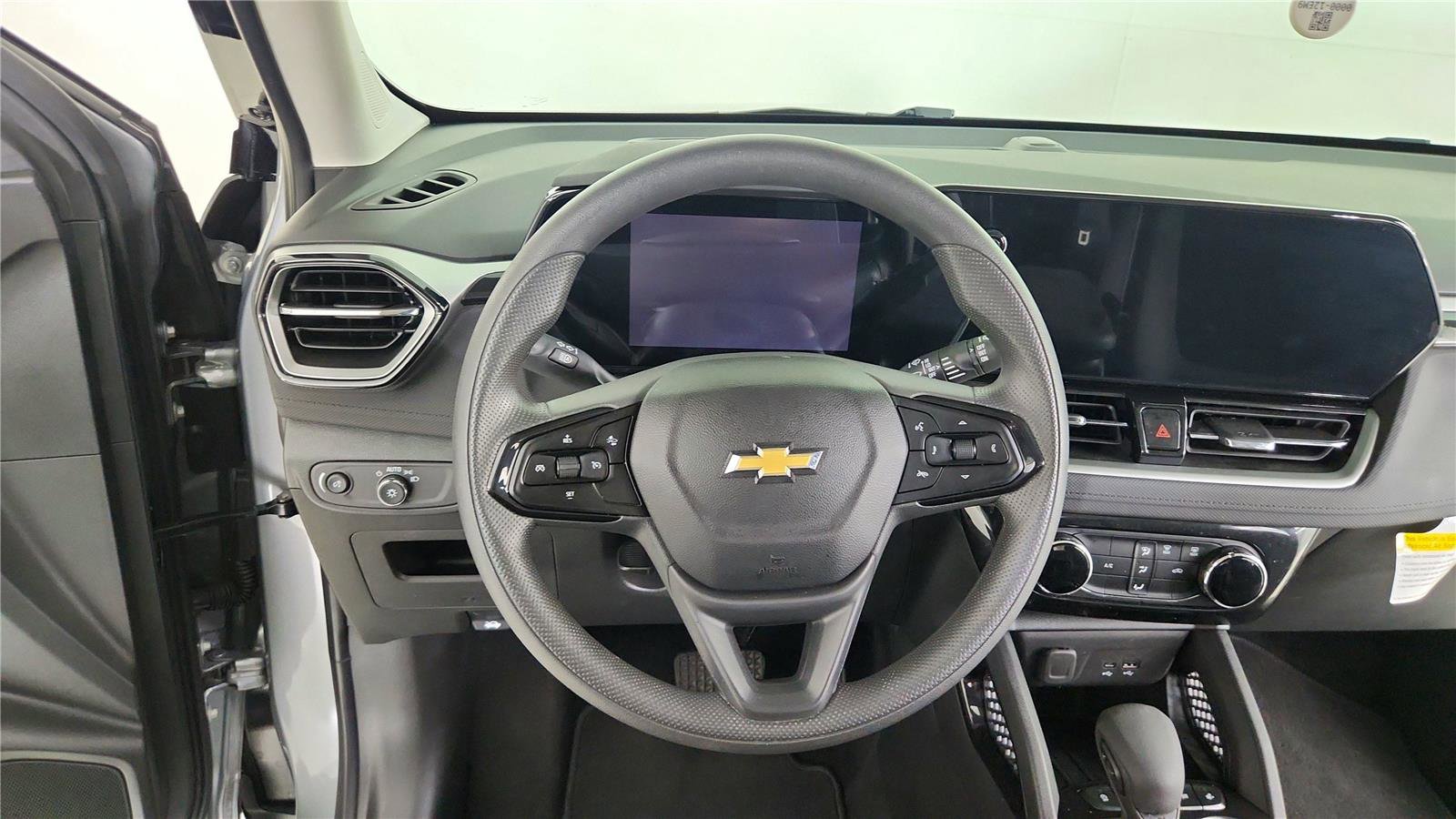 Used 2024 Chevrolet TrailBlazer LT w/ Driver Confidence Package image 18