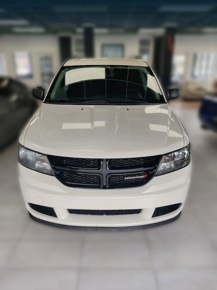 Used 2018 Dodge Journey SE w/ Blacktop Package image 2