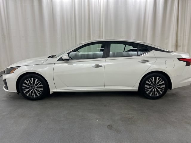 Used 2023 Nissan Altima 2.5 SV FWD image 3