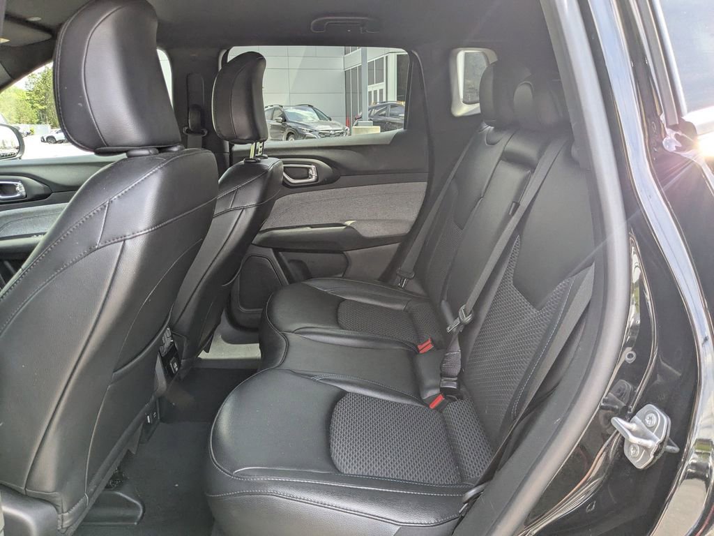 Used 2024 Jeep Compass Latitude image 14