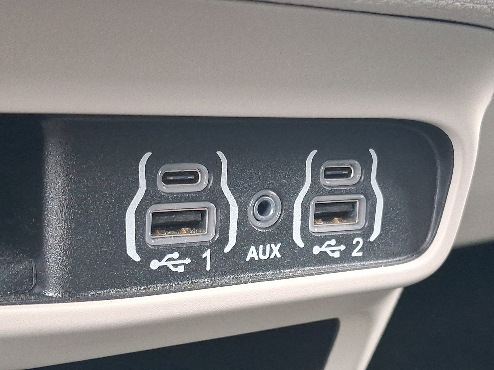 Certified 2024 Chrysler Pacifica Touring-L AWD/4WD image 23