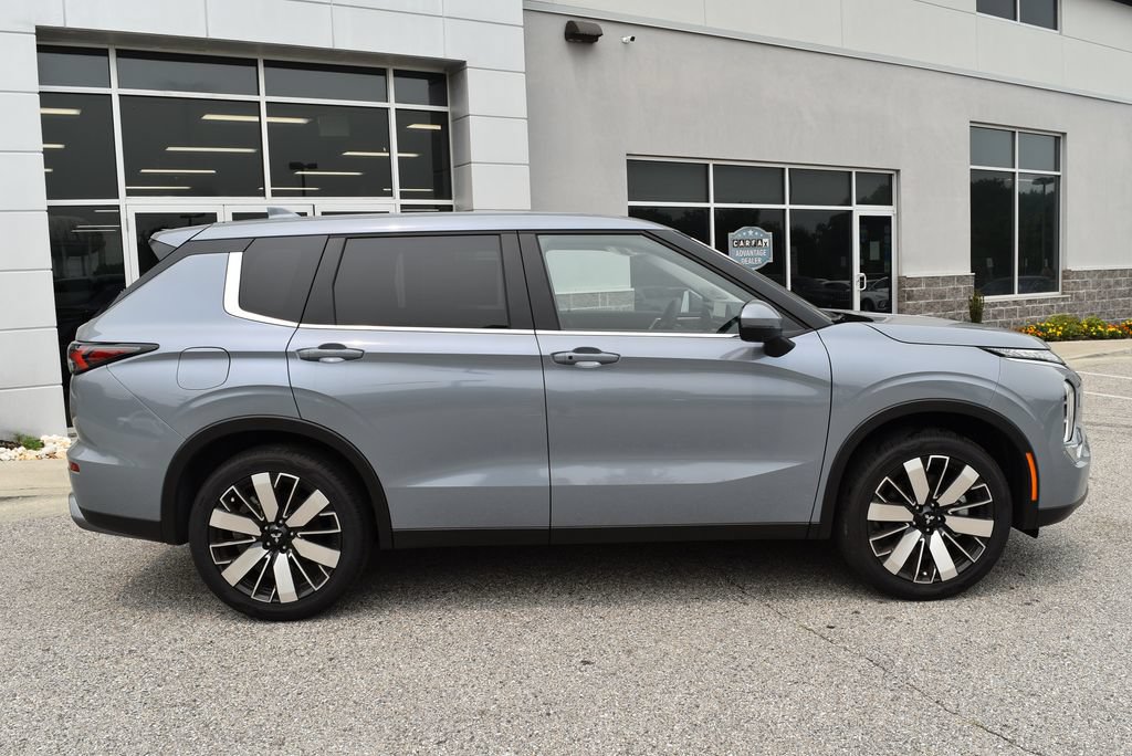 New 2026 Mitsubishi Outlander SE AWD/4WD image 2