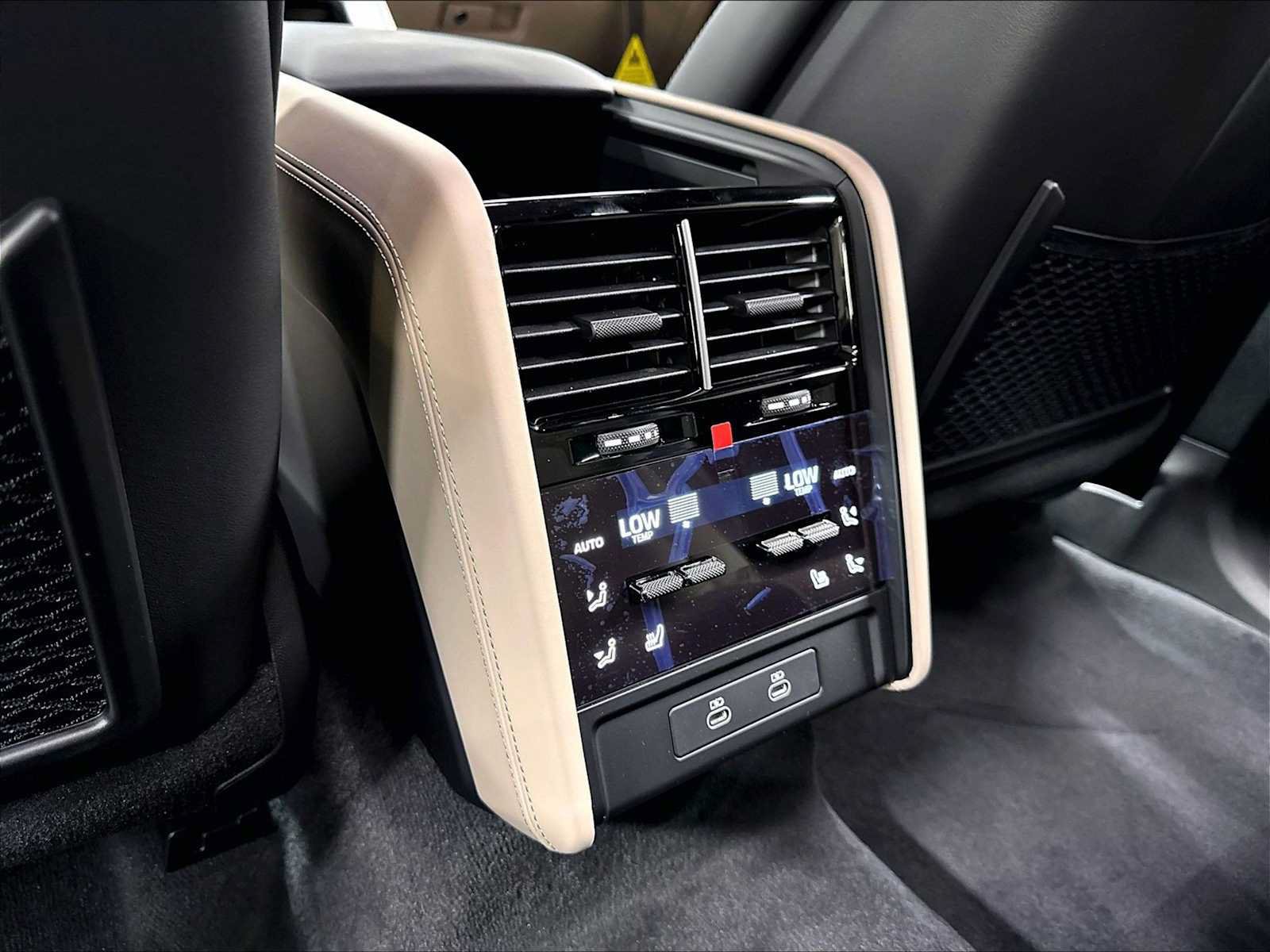 New 2026 Porsche Cayenne Turbo AWD/4WD image 24