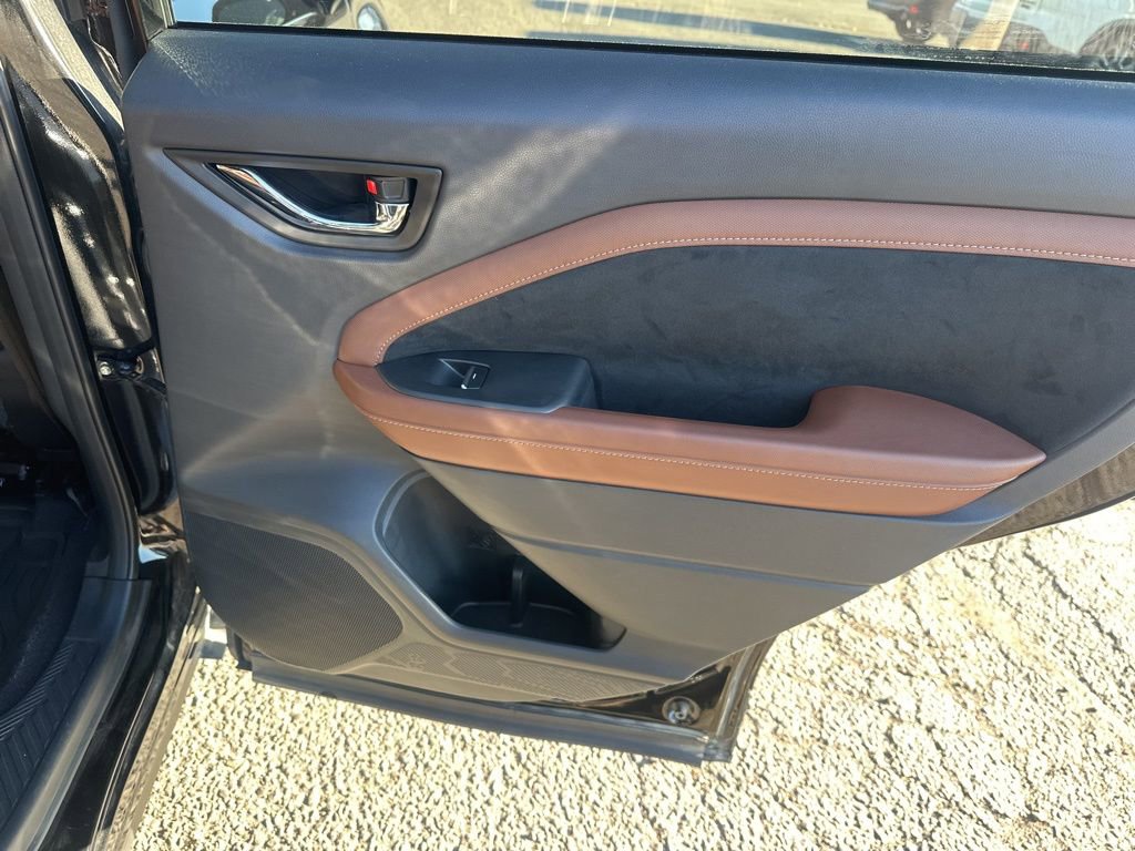 Used 2025 Subaru Forester Touring w/ Popular Package - Touring image 17