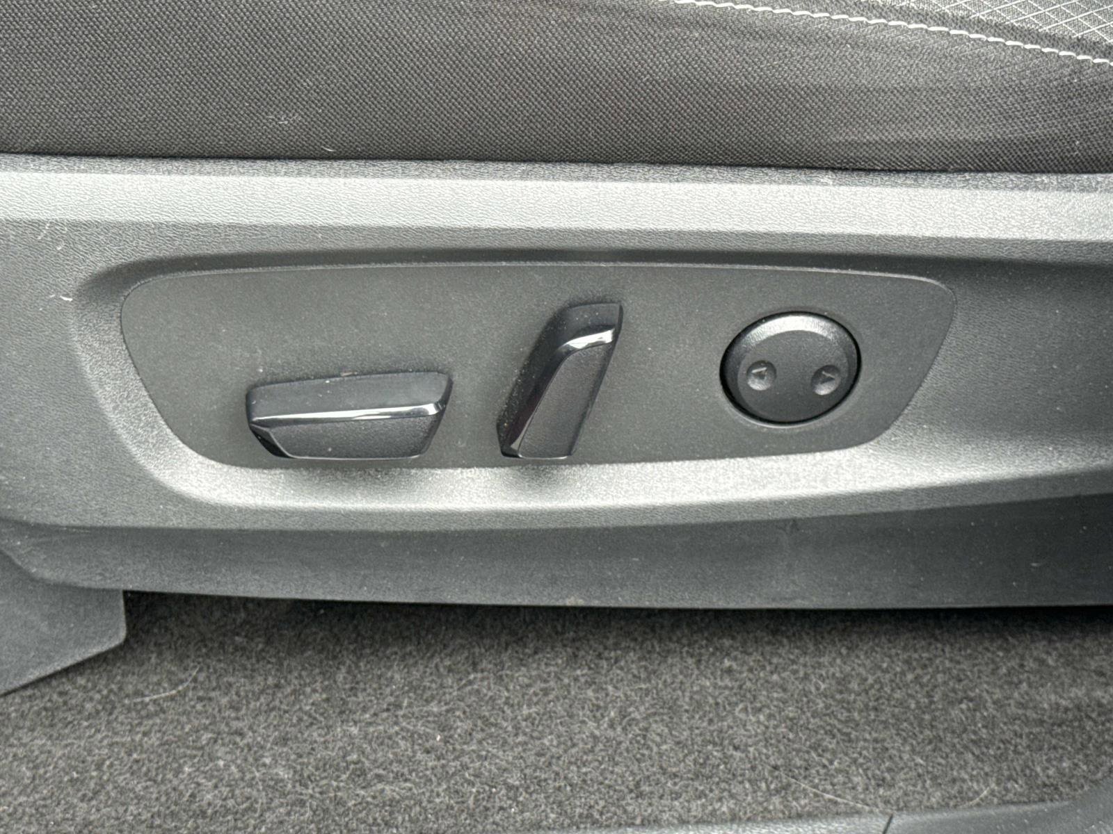 Used 2024 Nissan Pathfinder SV image 21