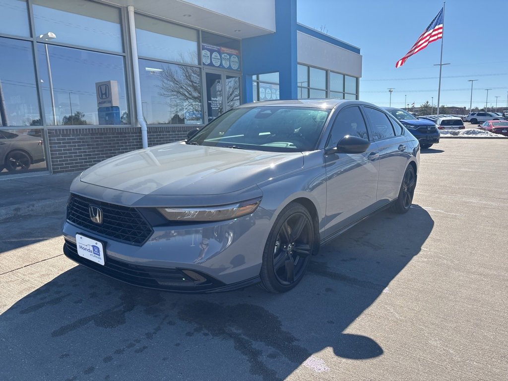 Used 2023 Honda Accord Sport image 1