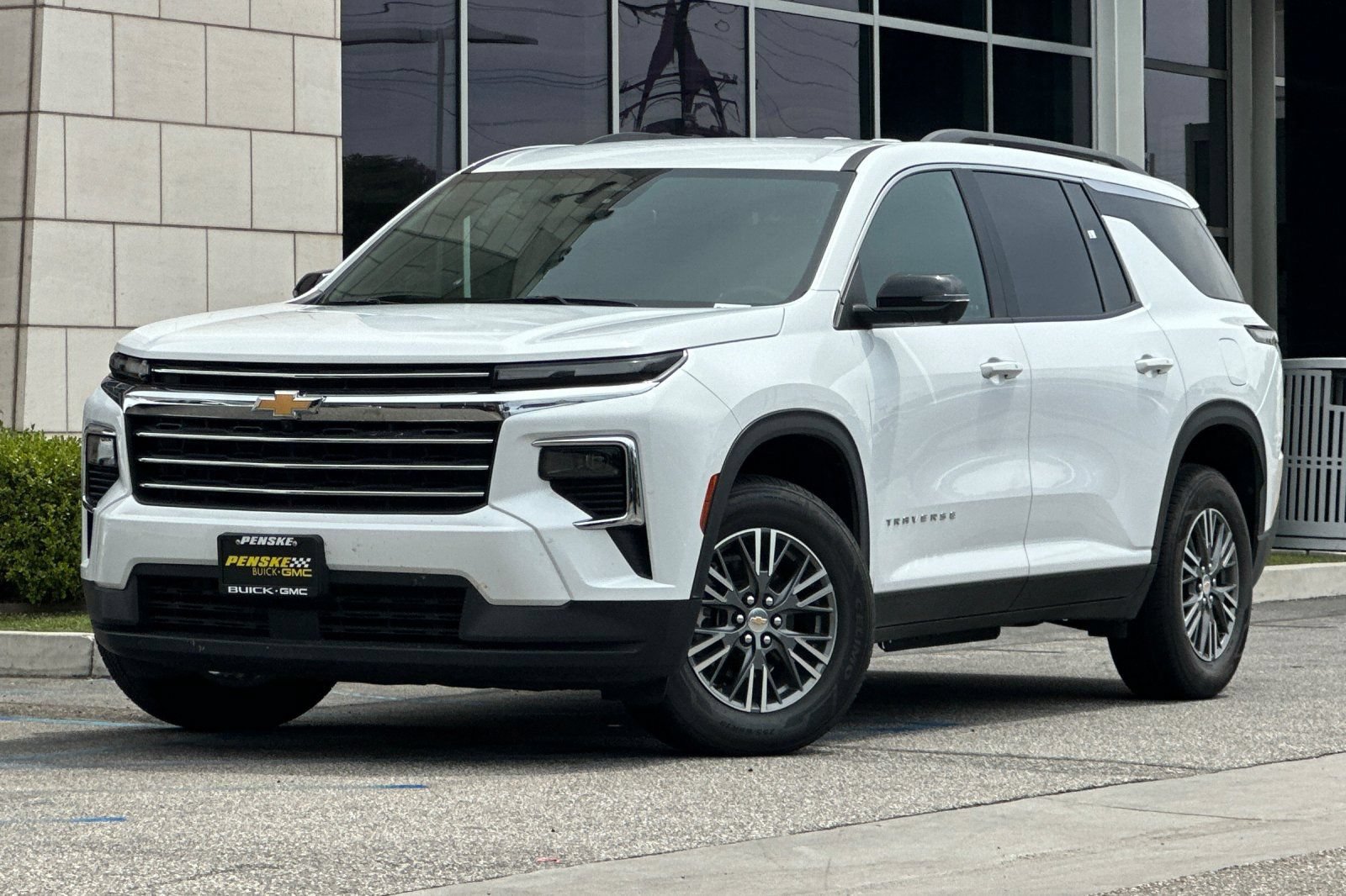 Certified 2024 Chevrolet Traverse LT FWD image 8