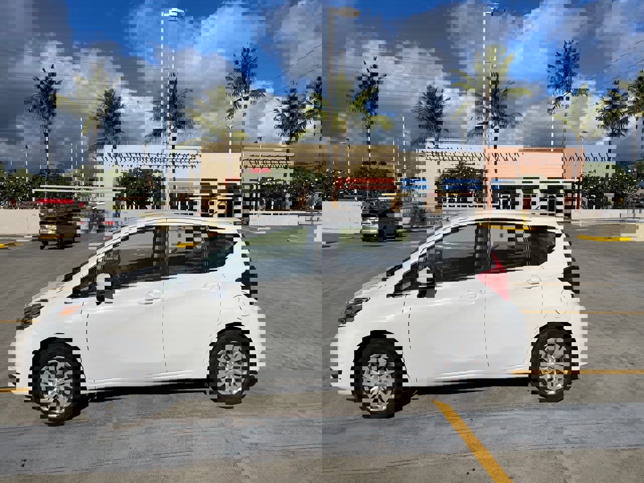 Used 2017 Nissan Versa Note S Plus image 2