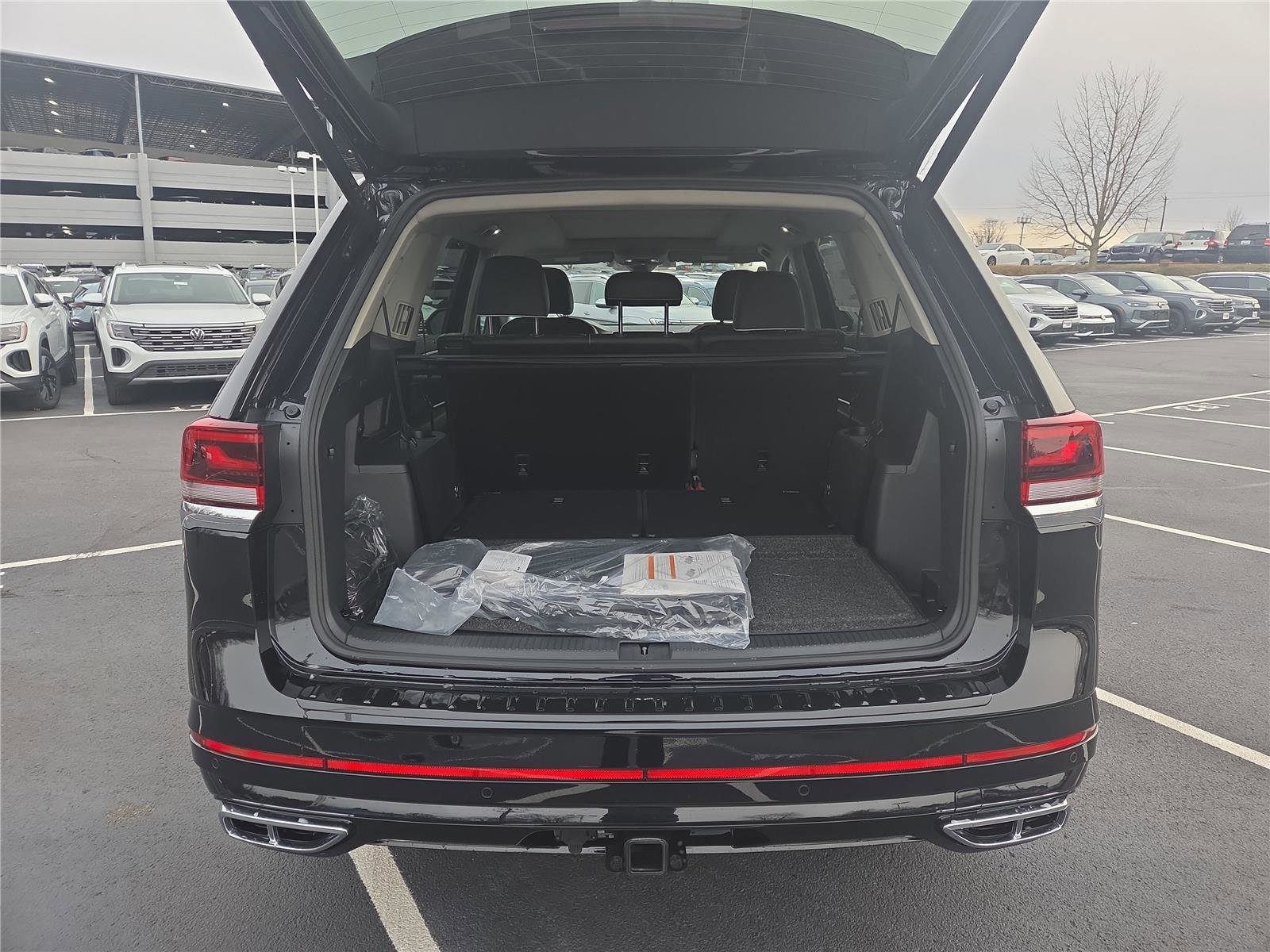 New 2026 Volkswagen Atlas SEL Premium R-Line image 5