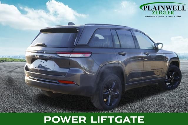 Used 2023 Jeep Grand Cherokee Altitude image 3