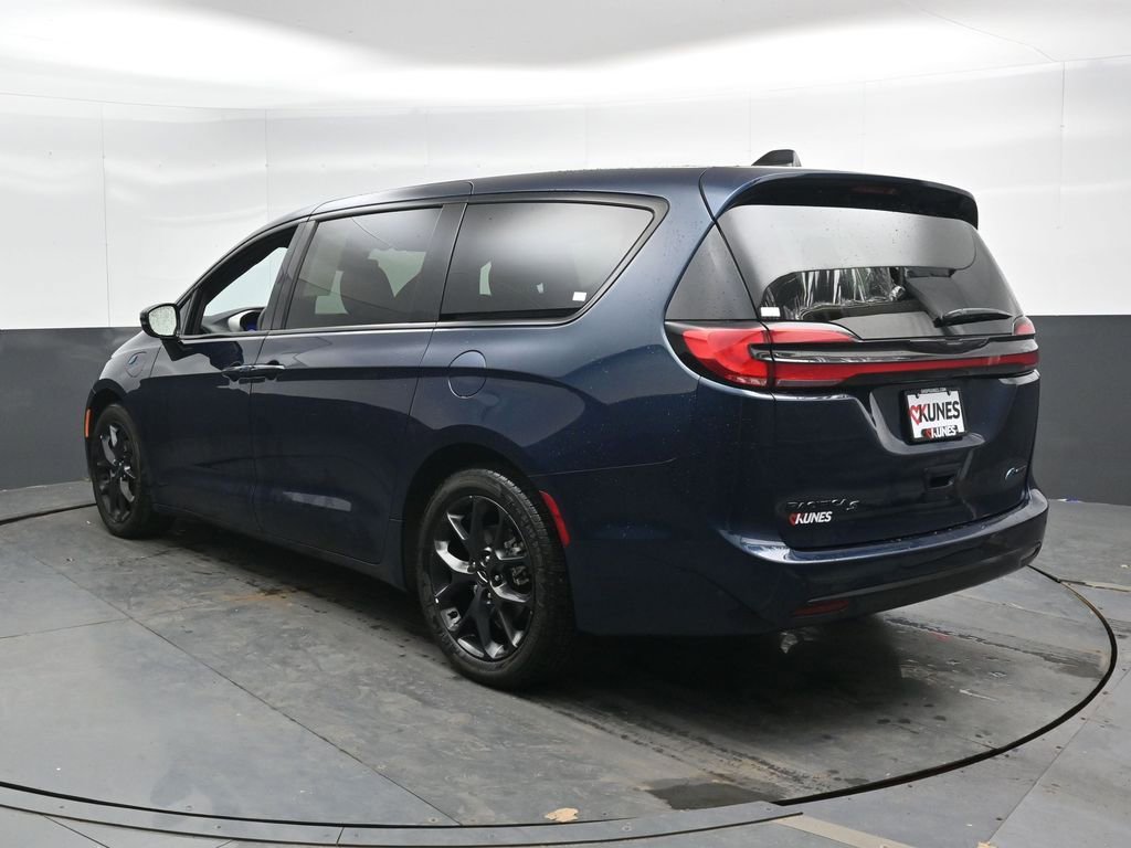 Used 2023 Chrysler Pacifica Limited w/ S Appearance Package FWD image 10