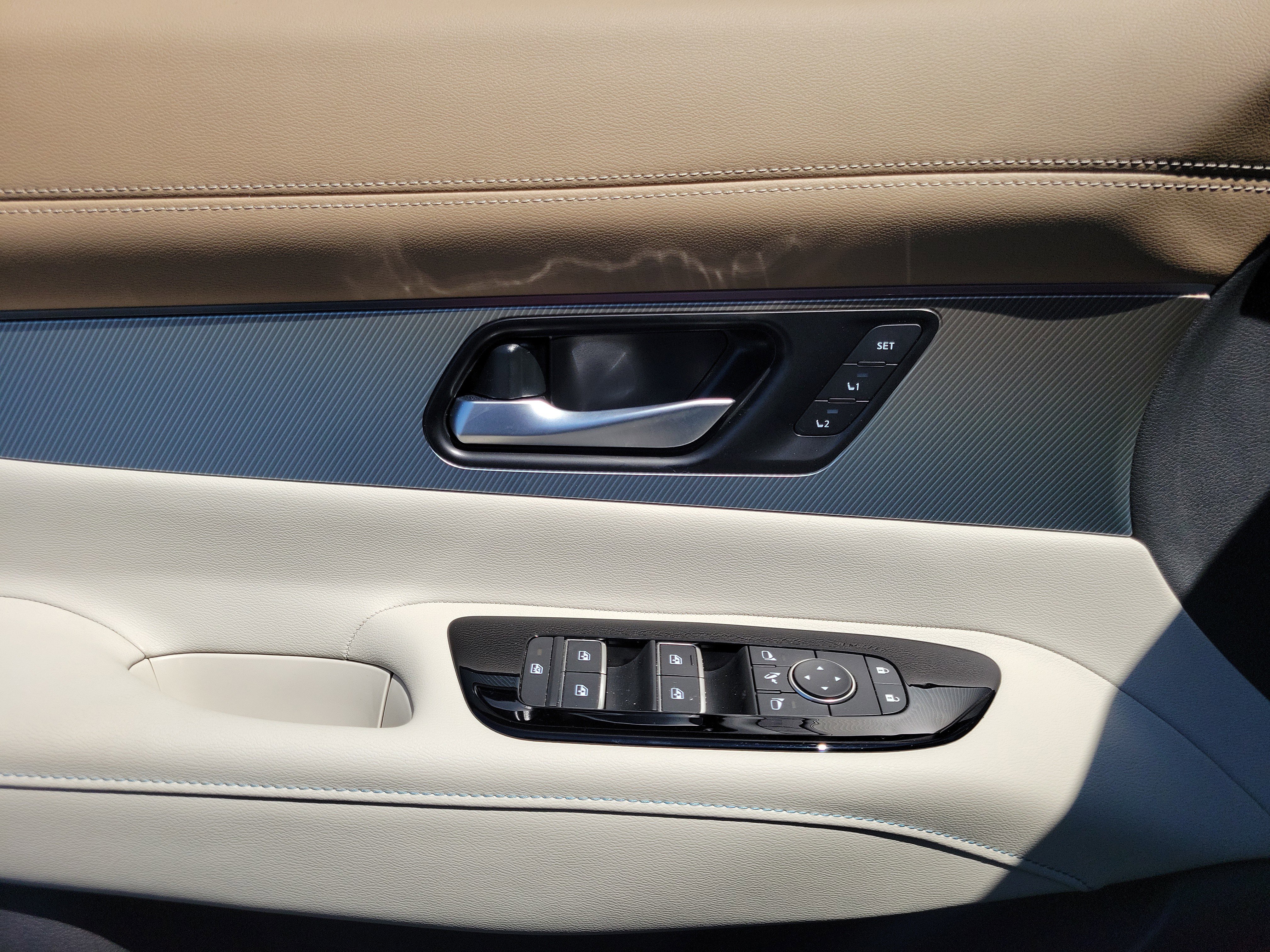 Certified 2025 Nissan Murano Platinum w/ Cargo Package image 17