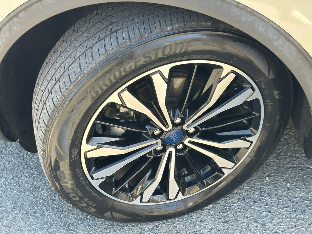 Used 2022 Ford Escape SE w/ SE Sport Appearance Package FWD image 38