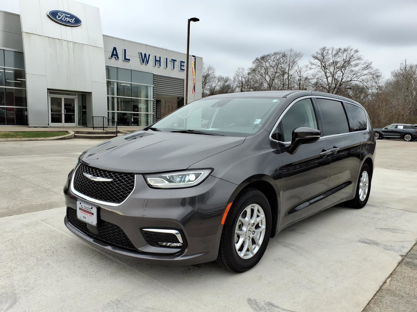Used 2023 Chrysler Pacifica Touring-L
