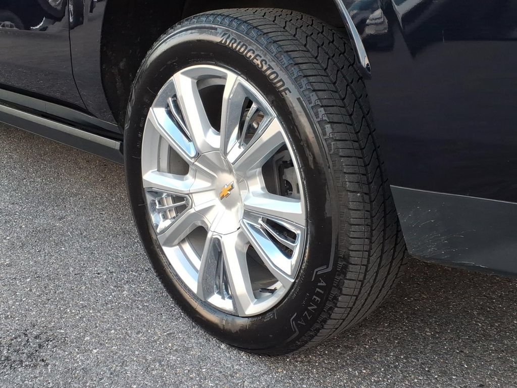 Certified 2022 Chevrolet Suburban High Country w/ Premium Package AWD/4WD image 9