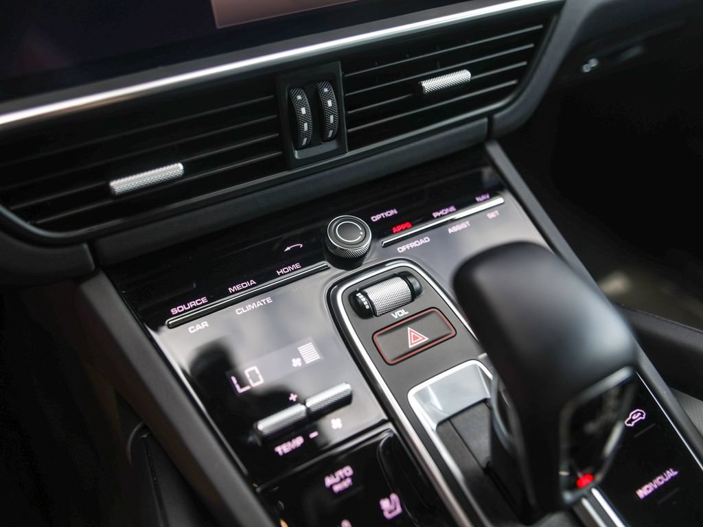 Certified 2023 Porsche Cayenne GTS AWD/4WD image 25