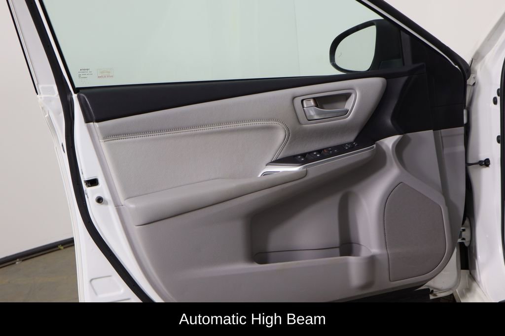 Used 2015 Toyota Camry XLE w/ Moonroof Package image 18