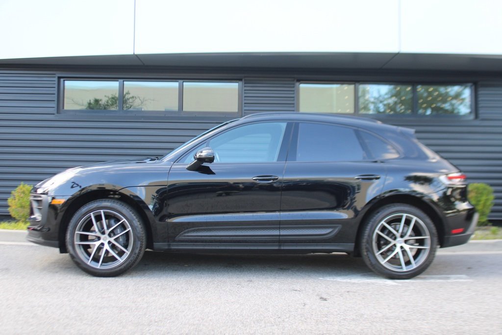 Used 2025 Porsche Macan image 2