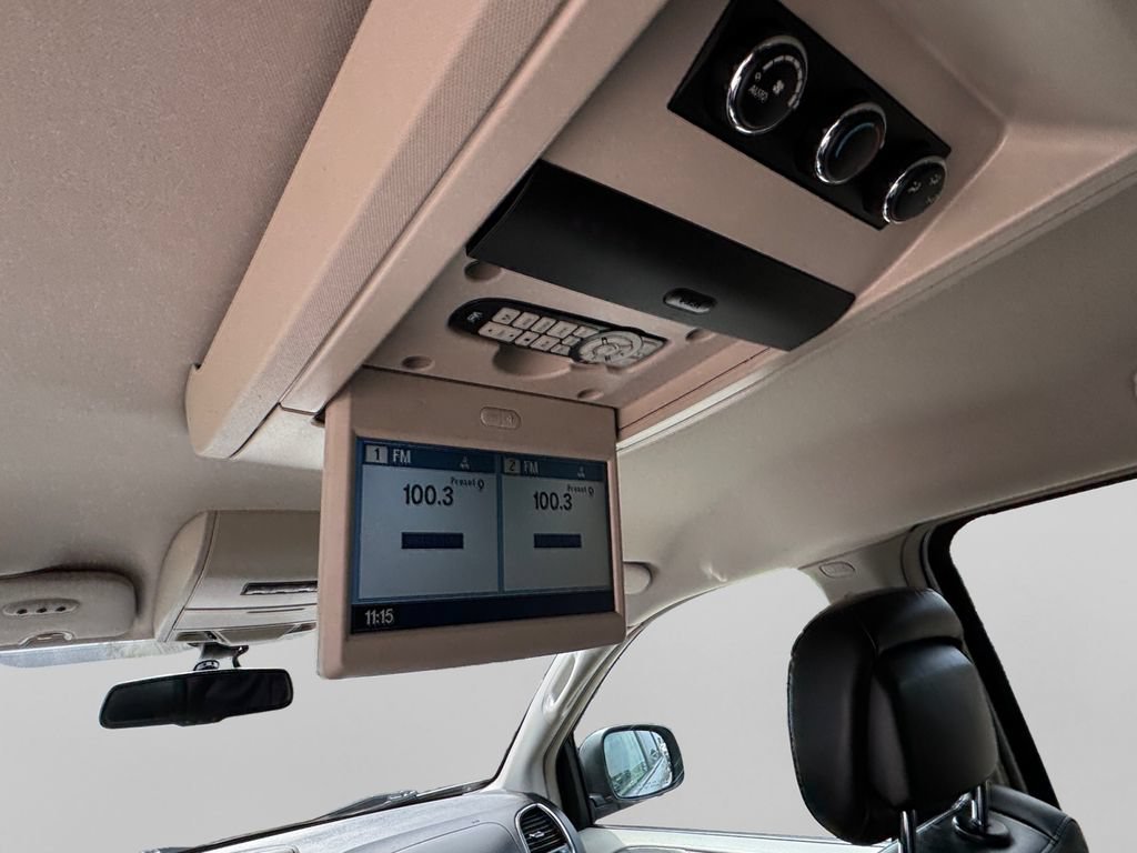 Used 2012 Chrysler Town & Country Limited FWD image 21