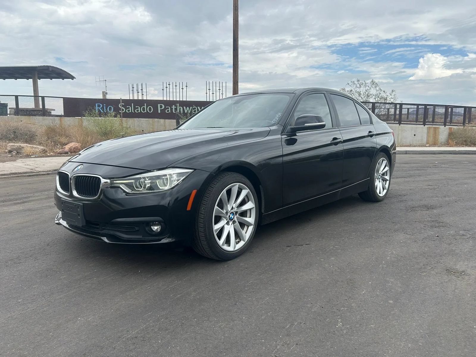 Used 2018 BMW 320i Sedan RWD image 1