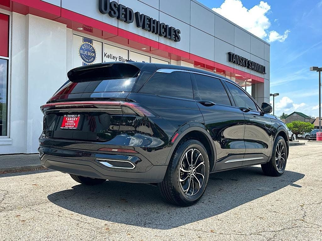 Used 2025 Lincoln Nautilus Premier AWD/4WD image 6