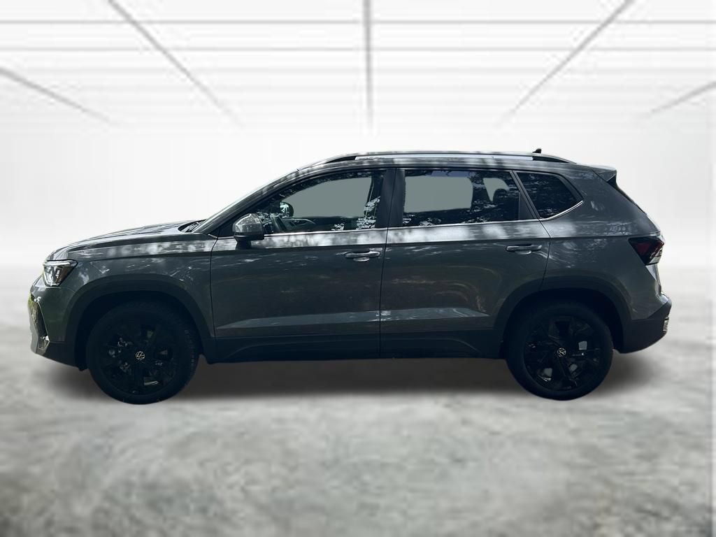 New 2026 Volkswagen Taos SE FWD image 2