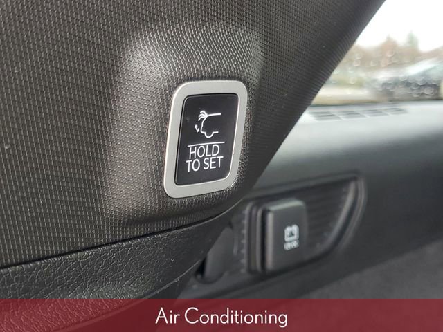 Used 2023 Jeep Grand Cherokee Overland image 12