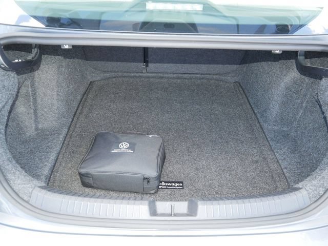 Certified 2022 Volkswagen Jetta SE FWD image 18