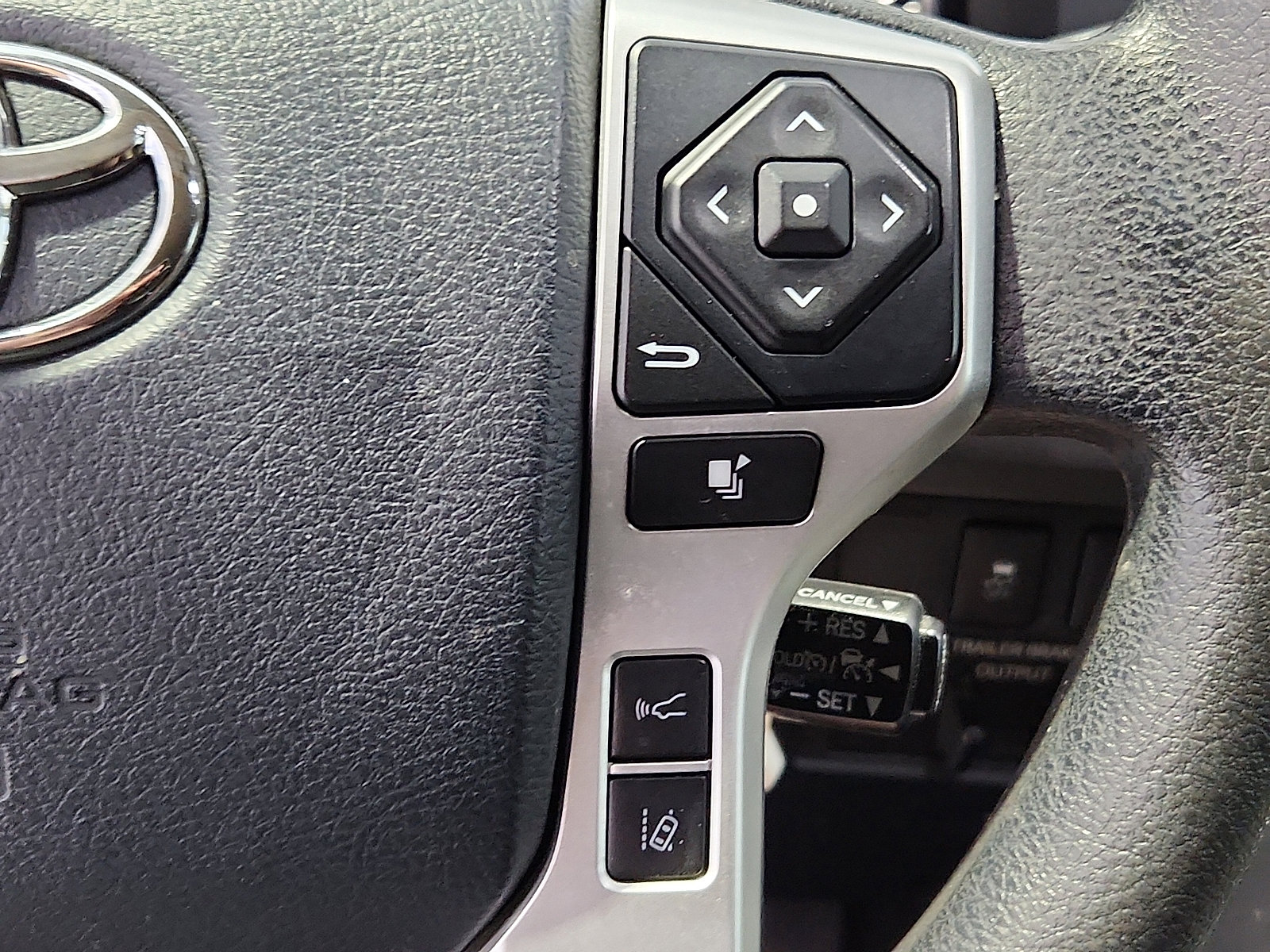 Used 2019 Toyota Tundra SR5 w/ SR5 Upgrade Package AWD/4WD image 16