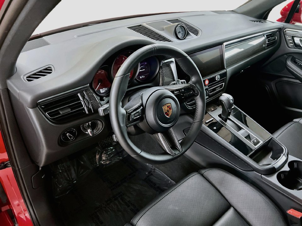 Certified 2026 Porsche Macan AWD/4WD image 4