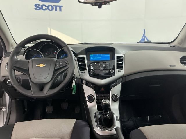 Used 2015 Chevrolet Cruze L FWD image 31