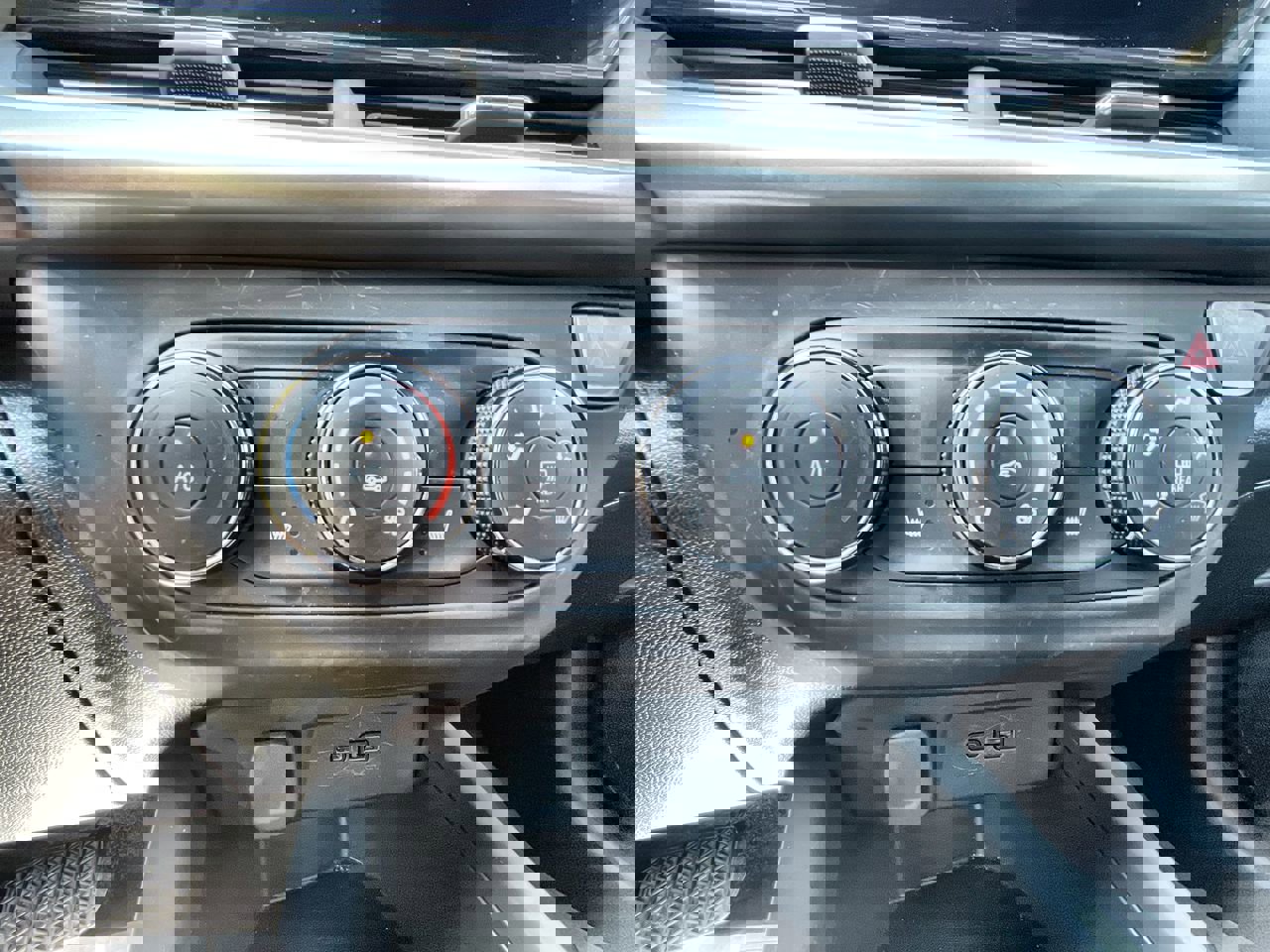 Used 2024 Chevrolet Trax RS w/ Sunroof Package image 17