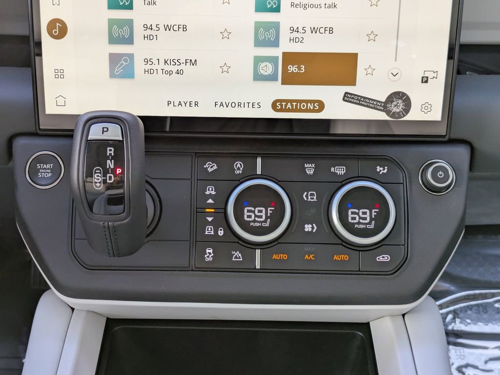 New 2026 Land Rover Defender 110 X-Dynamic SE image 19