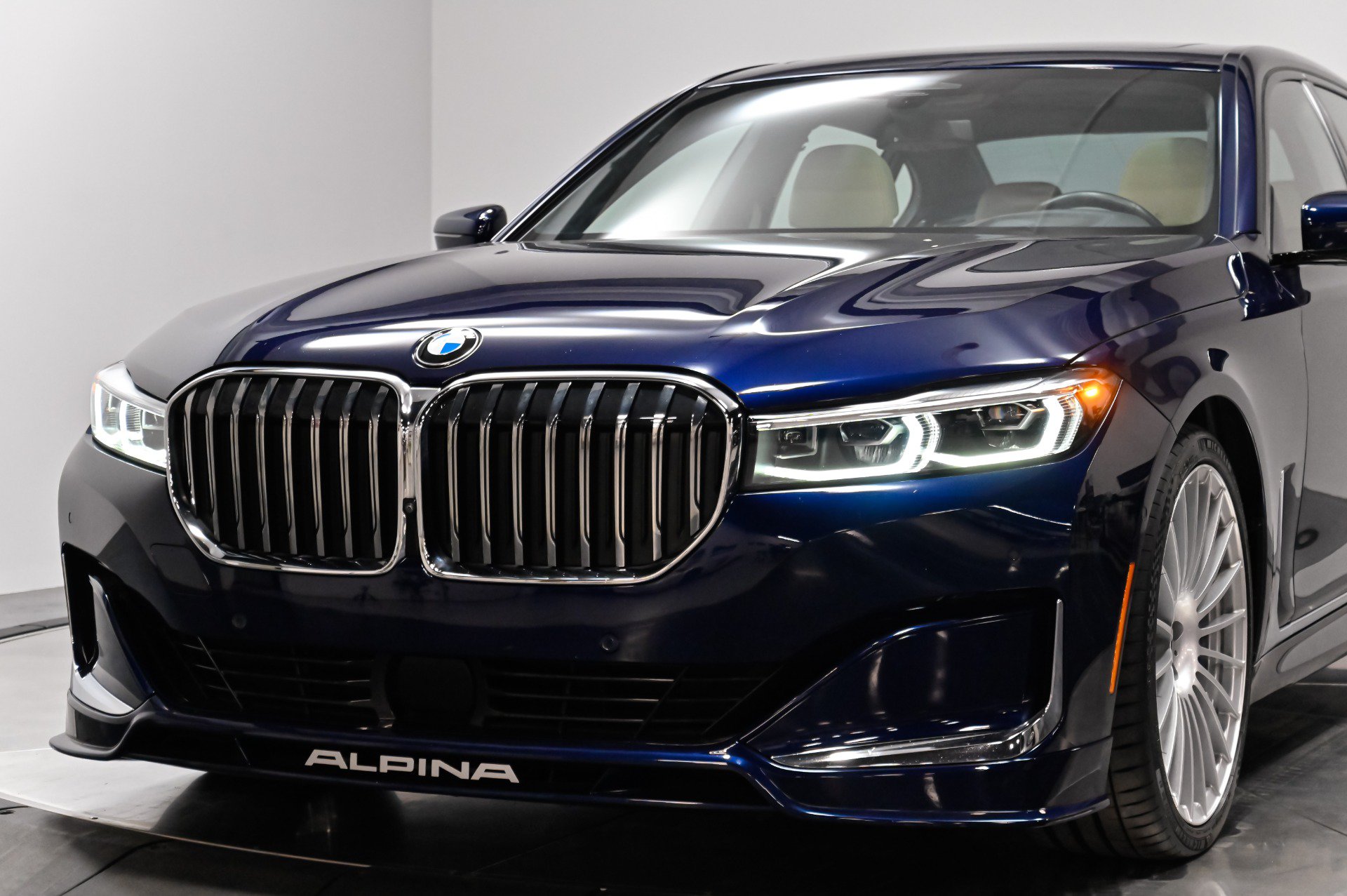 Used 2022 BMW ALPINA B7 xDrive AWD/4WD image 57