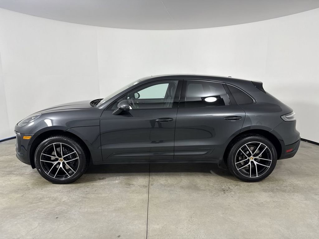 Certified 2025 Porsche Macan image 2