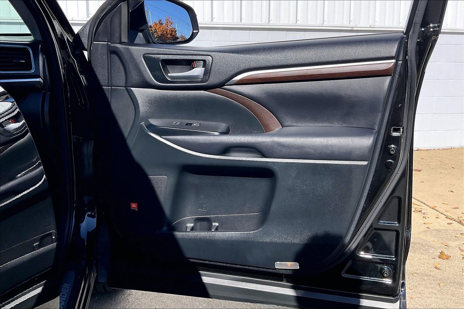 Used 2014 Toyota Highlander Limited Platinum AWD/4WD image 29