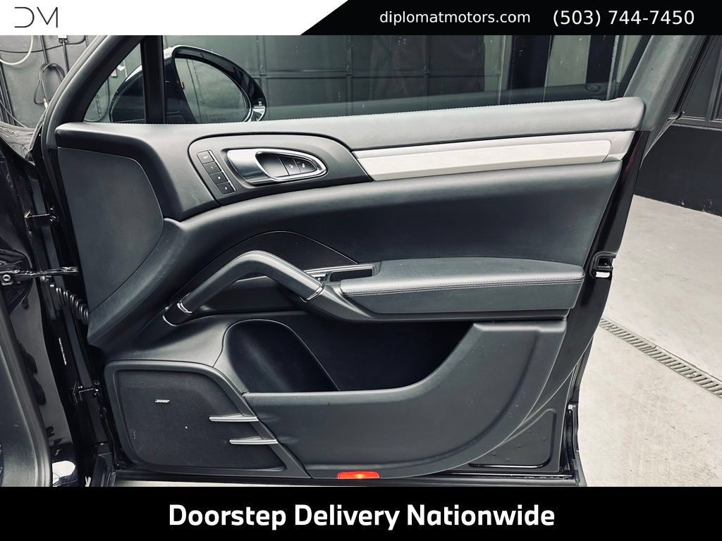 Used 2015 Porsche Cayenne Turbo AWD/4WD image 28