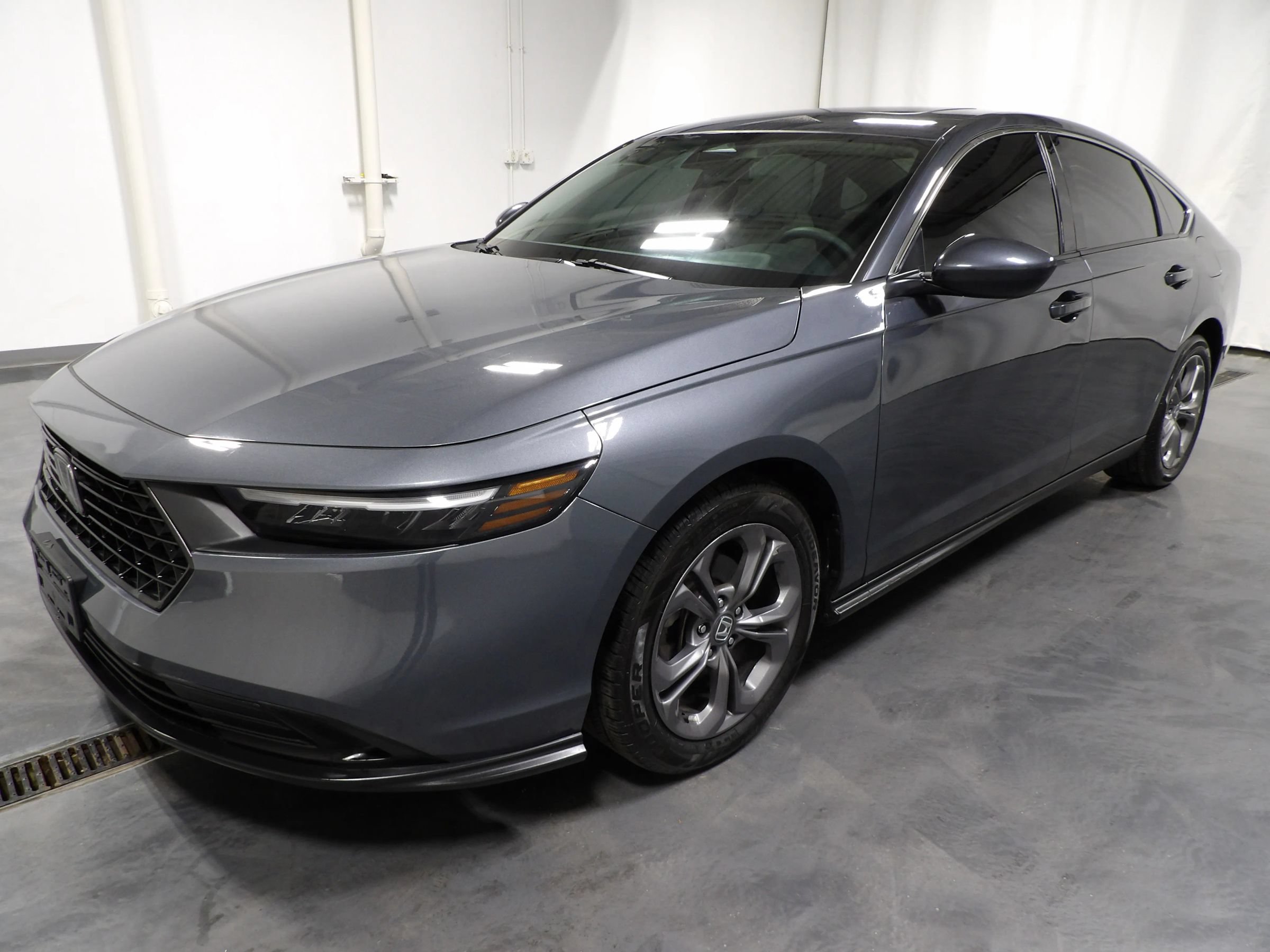 Used 2023 Honda Accord EX image 4