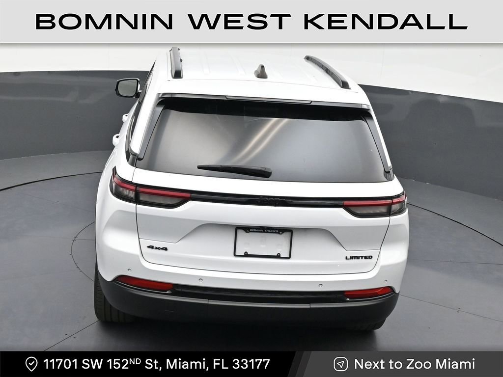 Used 2024 Jeep Grand Cherokee Limited w/ Black Appearance Package image 16