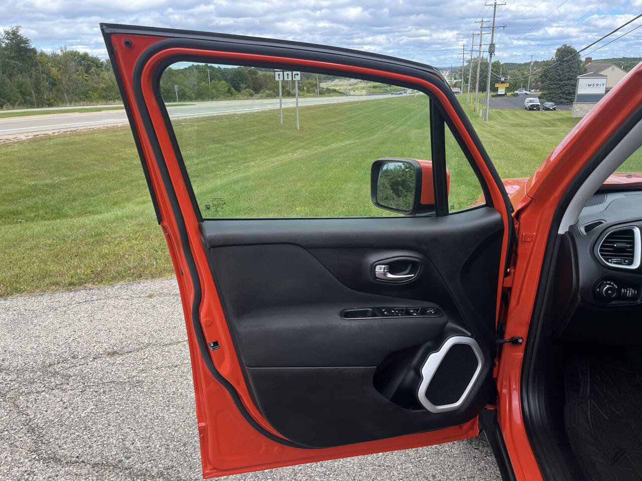 Used 2021 Jeep Renegade Latitude w/ Convenience Group image 22