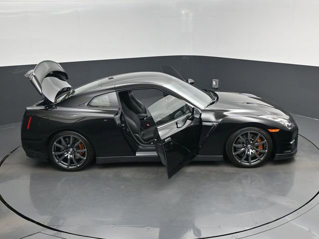 Used 2012 Nissan GT-R Premium image 18
