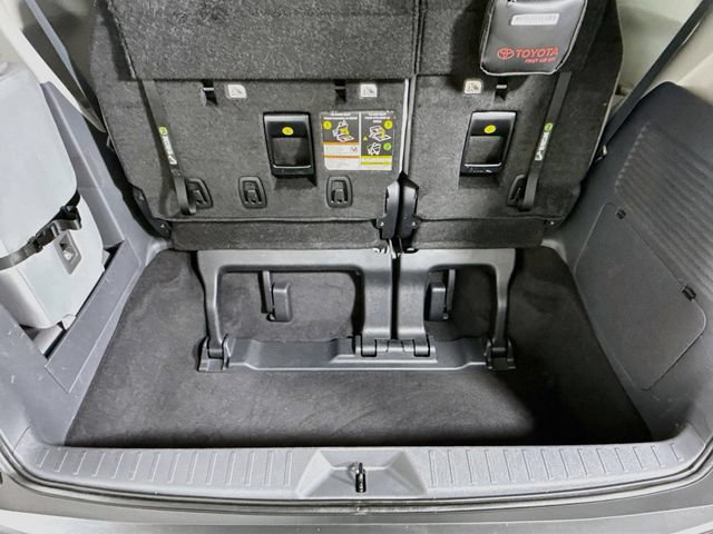 Certified 2024 Toyota Sienna XLE FWD image 28