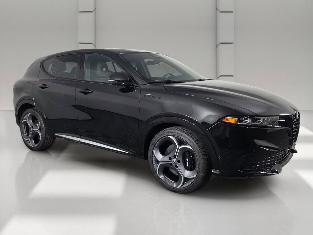 New 2026 Alfa Romeo Tonale w/ Active Assist Package AWD/4WD image 2