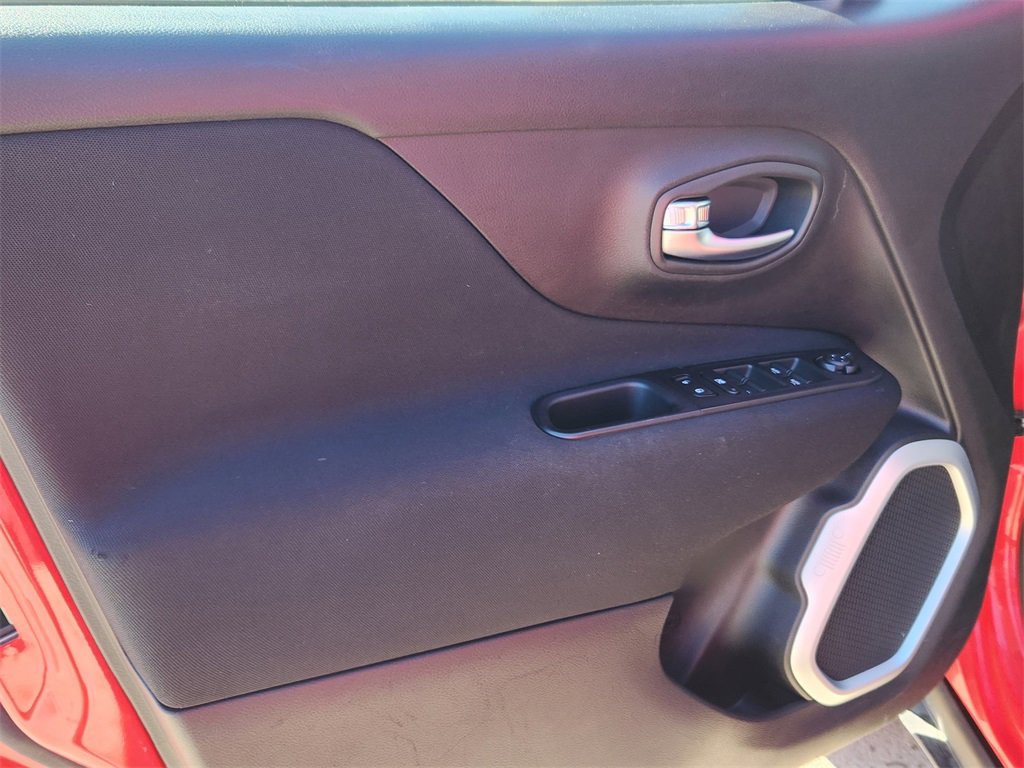 Used 2020 Jeep Renegade Latitude w/ Cold Weather Group image 6