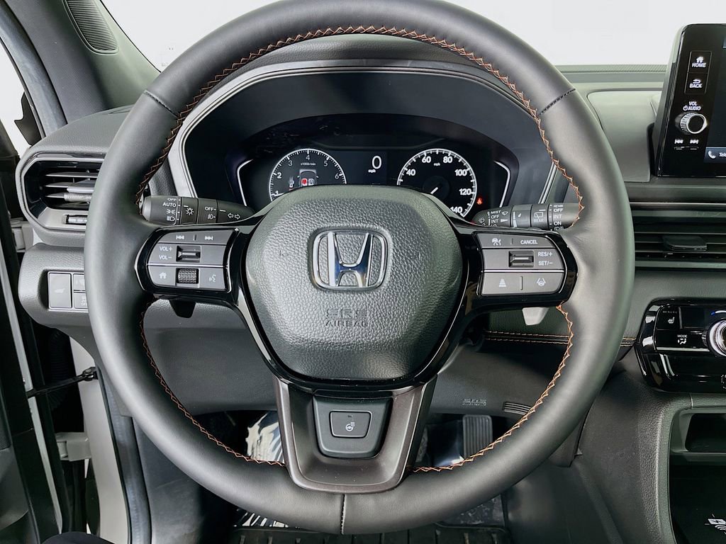Used 2025 Honda Pilot TrailSport image 14