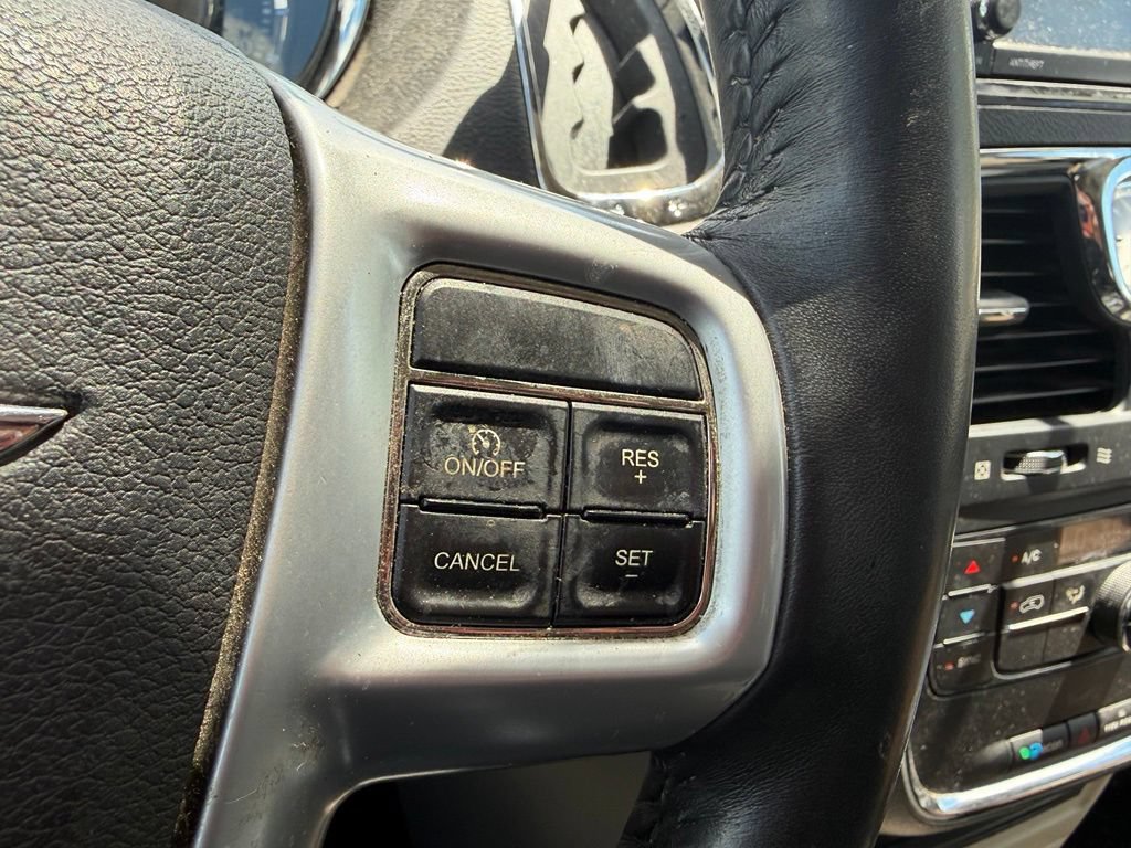 Used 2013 Chrysler Town & Country Touring FWD image 18