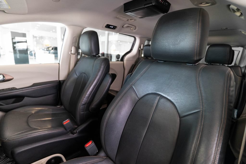 Used 2017 Chrysler Pacifica Touring FWD image 5