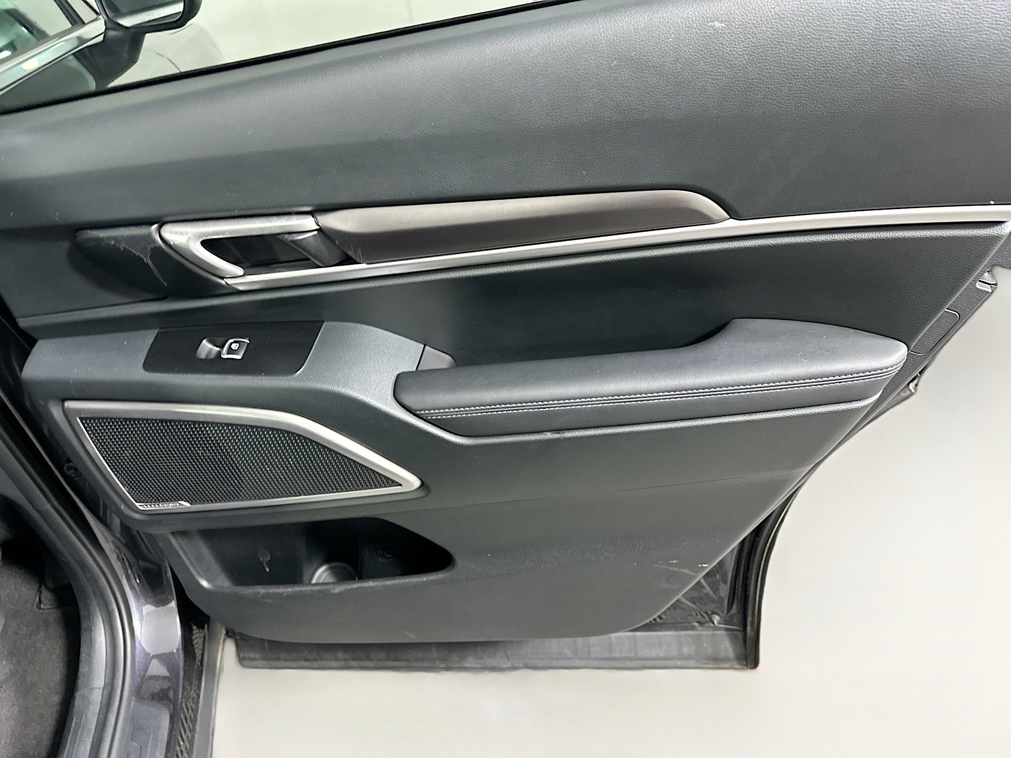 Used 2025 Kia Telluride S image 33