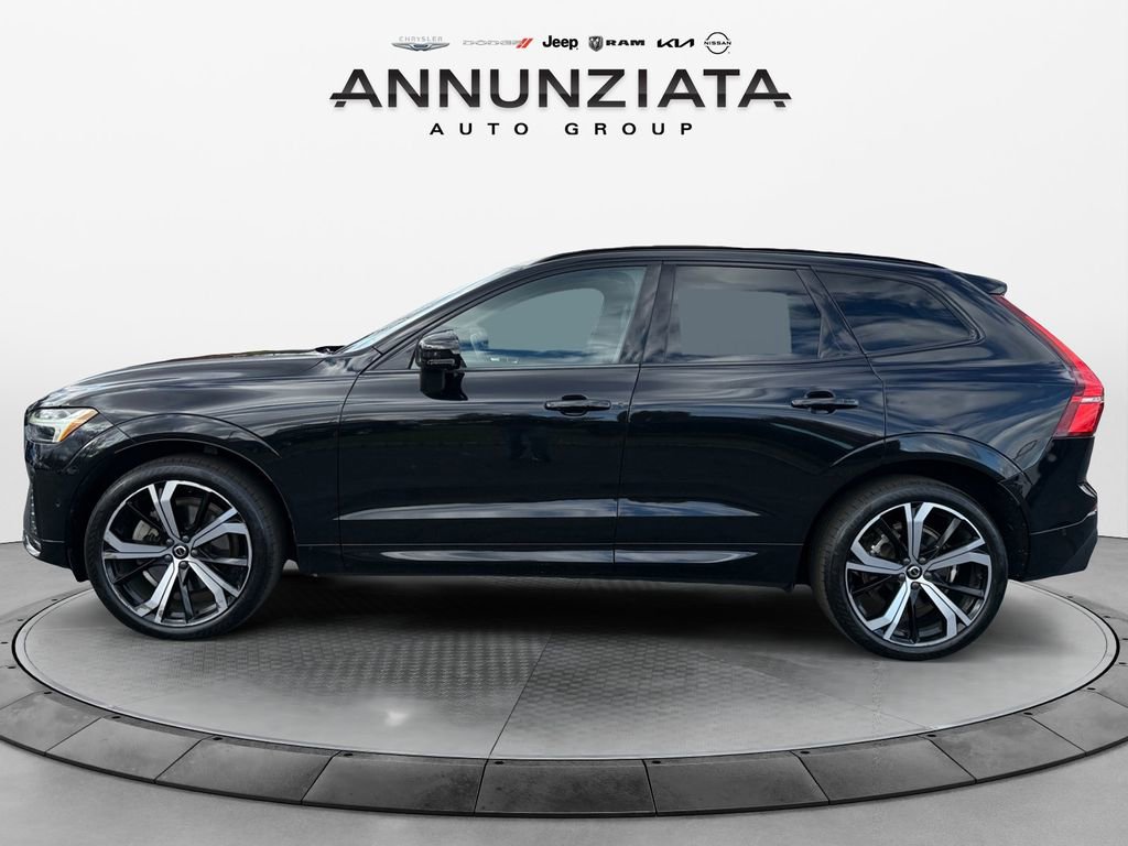 Used 2023 Volvo XC60 B6 Ultimate w/ Protection Package Premier image 2